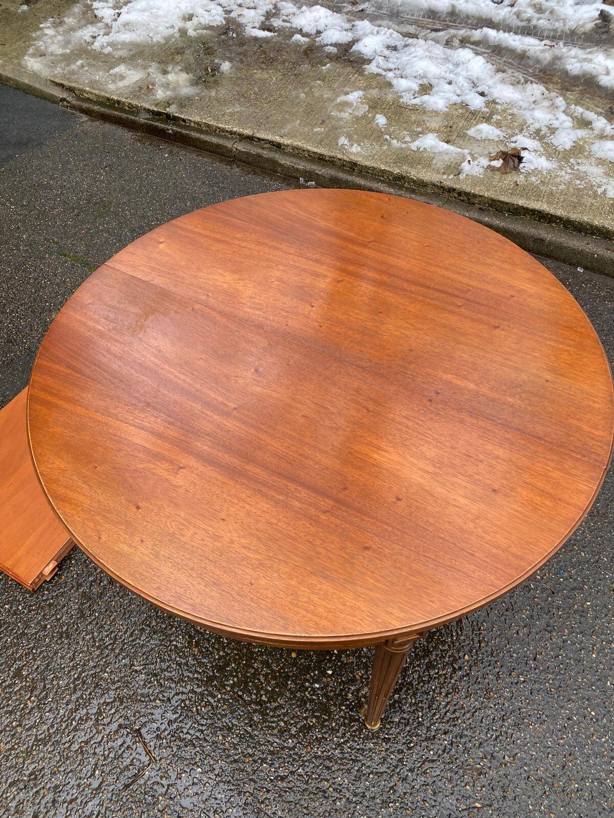 Round extendable dining table in Louis XVI style, 100cm with 2 extensions.