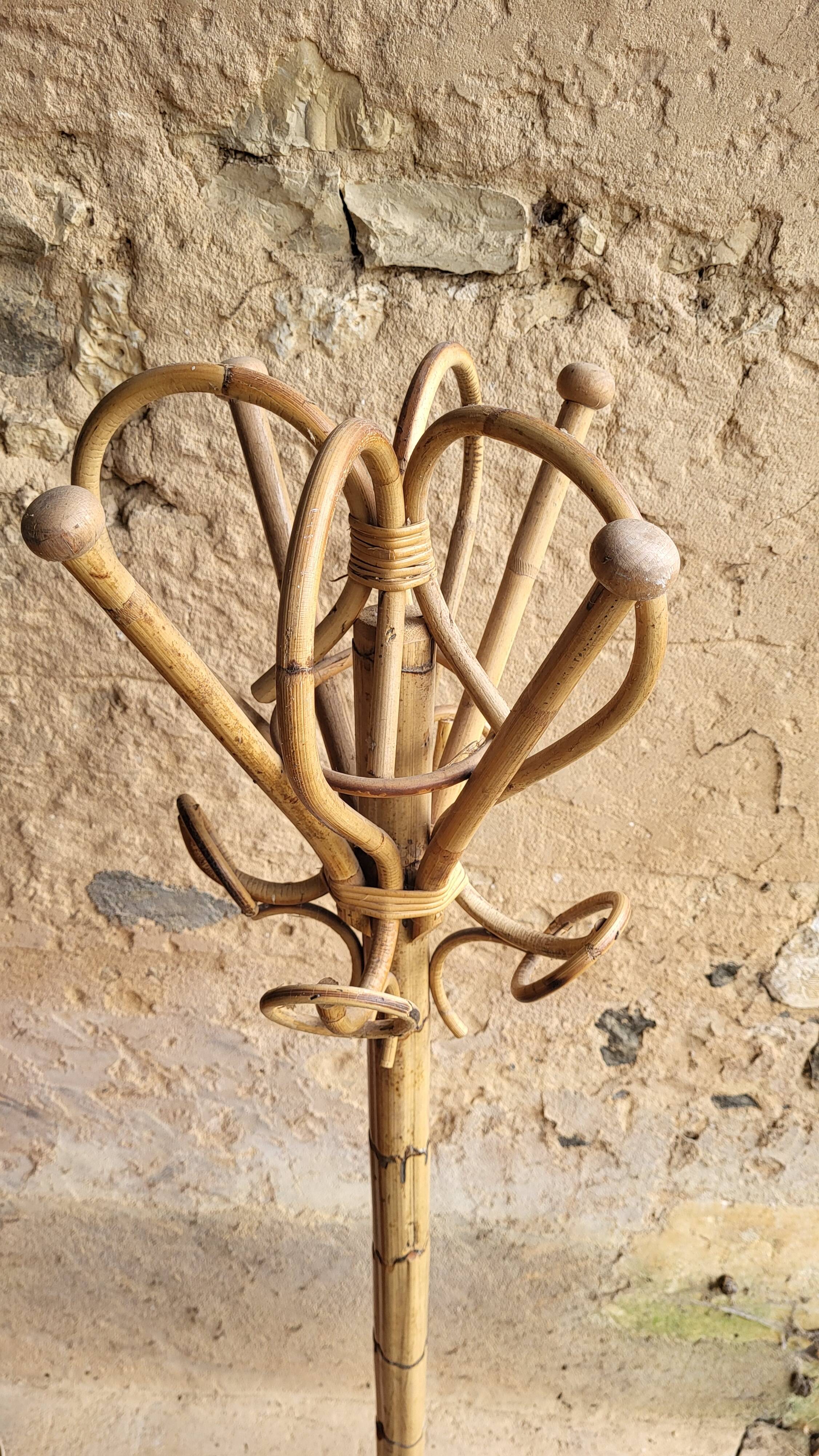 Porte manteaux perroquet en rotin