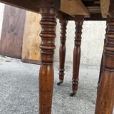 Extending table with 8 legs