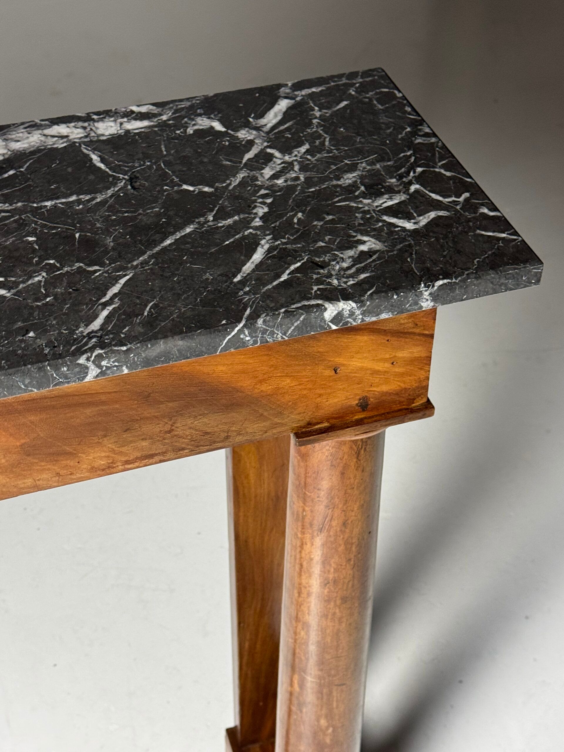 Table d'appoint en acajou de style Empire, 19e siècle