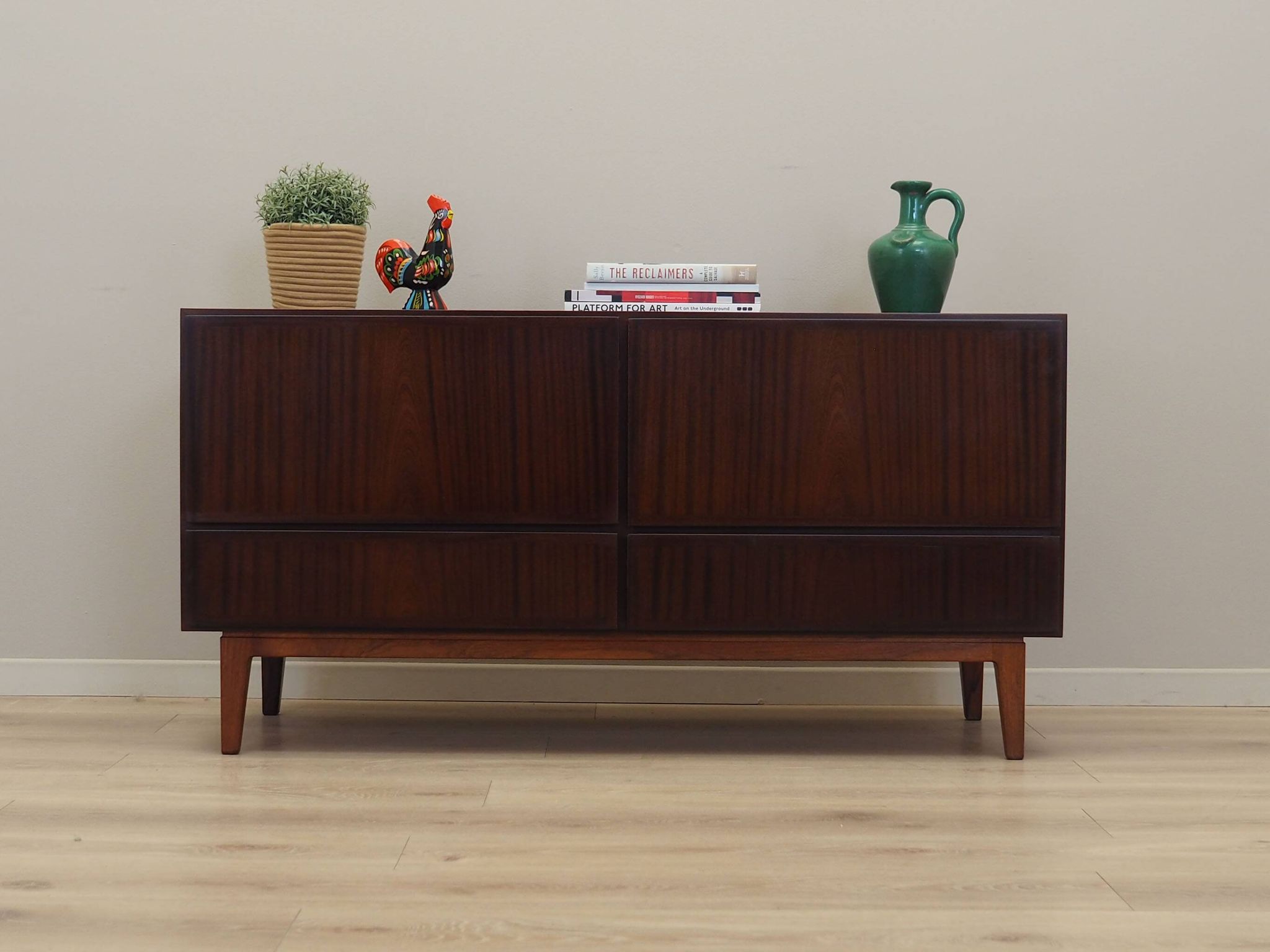 Commode en acajou, design danois, années 1970, éditeur : Omann Jun