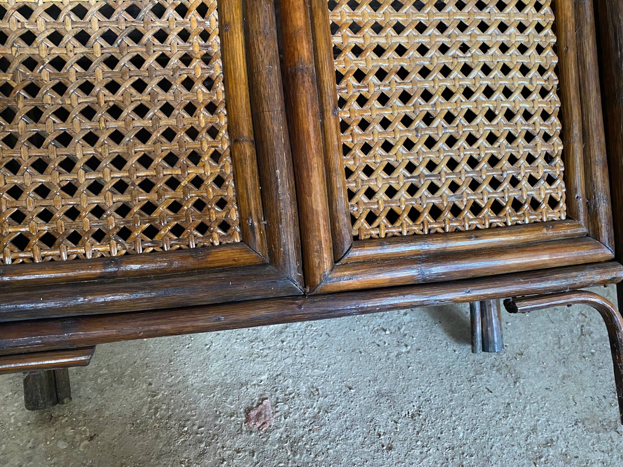 Meuble de rangement en rotin tissé et bambou vintage années 70