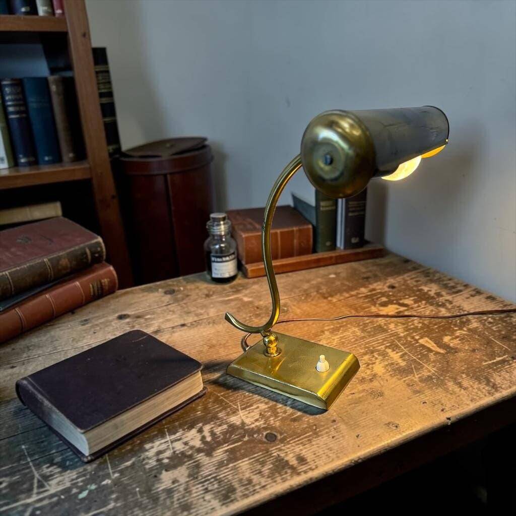 Vintage desk lamp in gilded brass / desk lamp / banker’s lamp