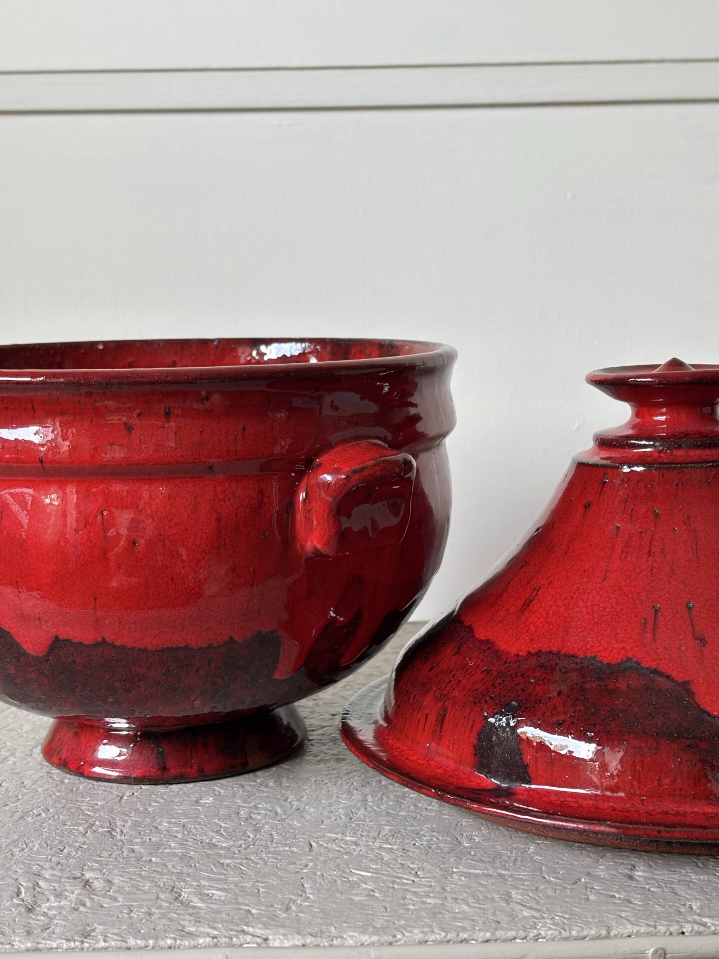 Enamelled covered pot