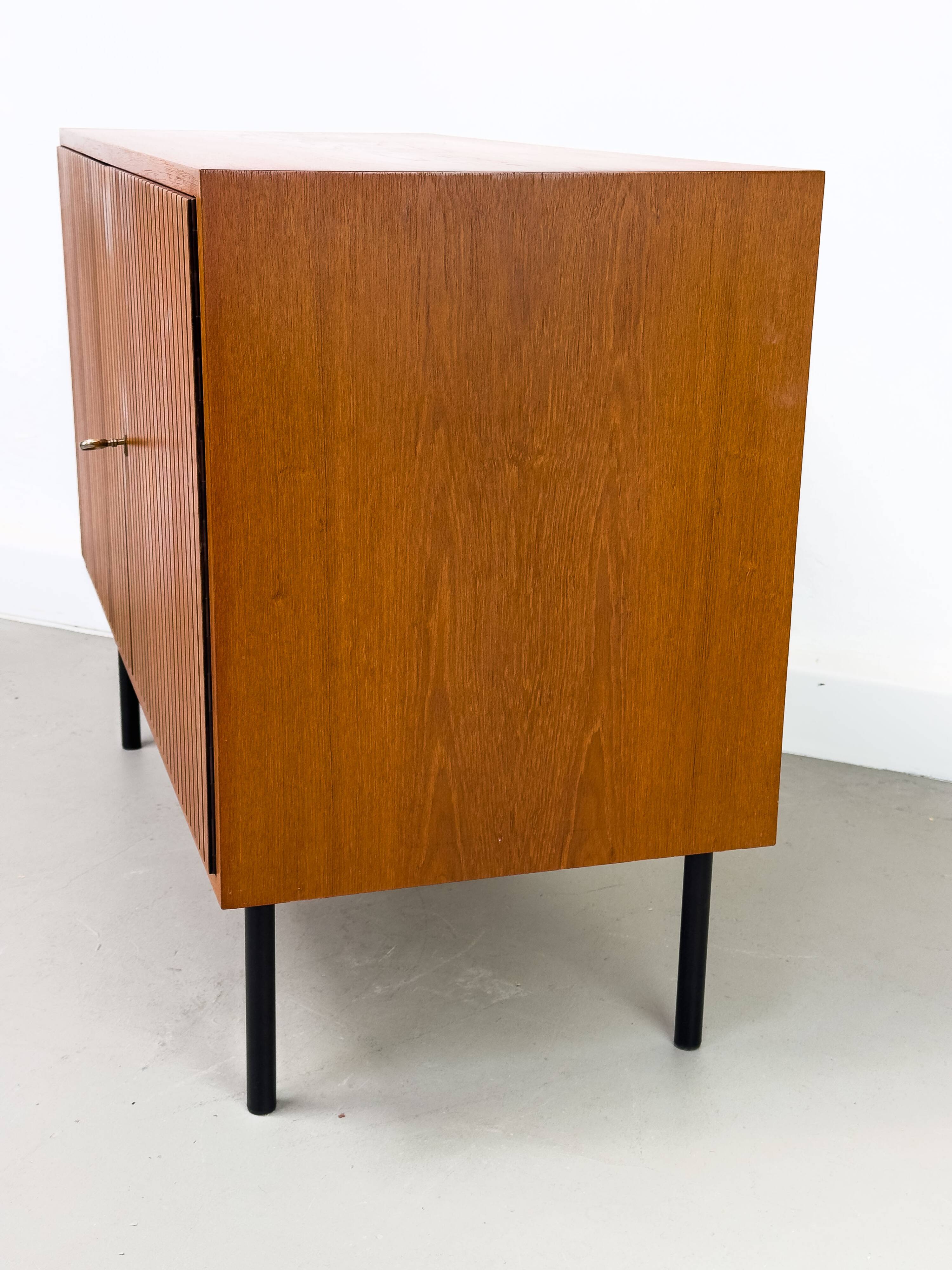 Buffet en teck du milieu du siècle, années 1960