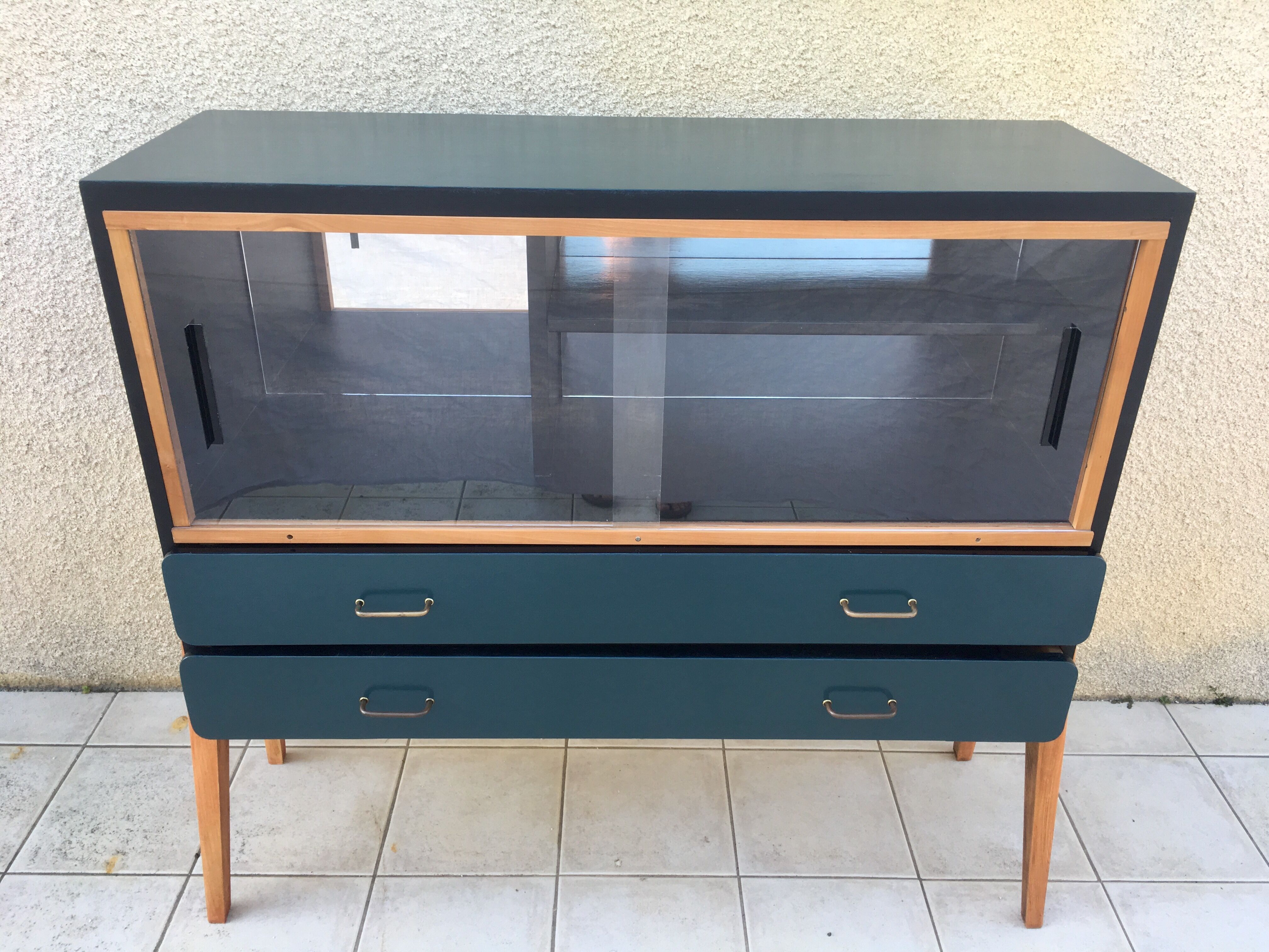 Showcase vintage compass feet