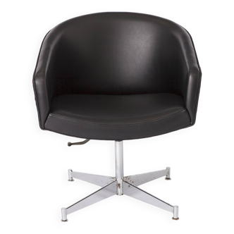 Chaise pivotante élégante par Thonet années 1980 Autriche