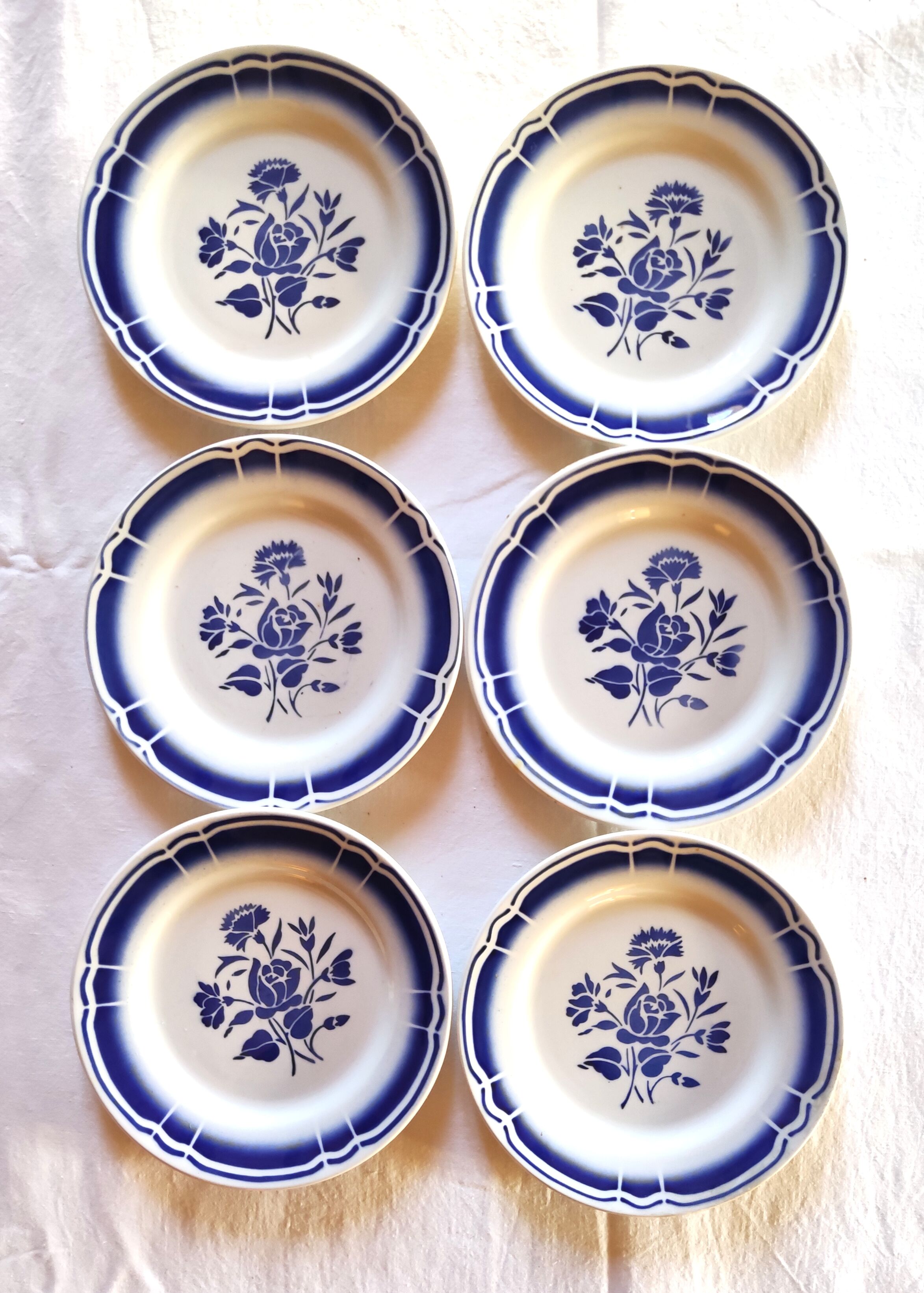 6 blue and white Badonvilliers dessert plates