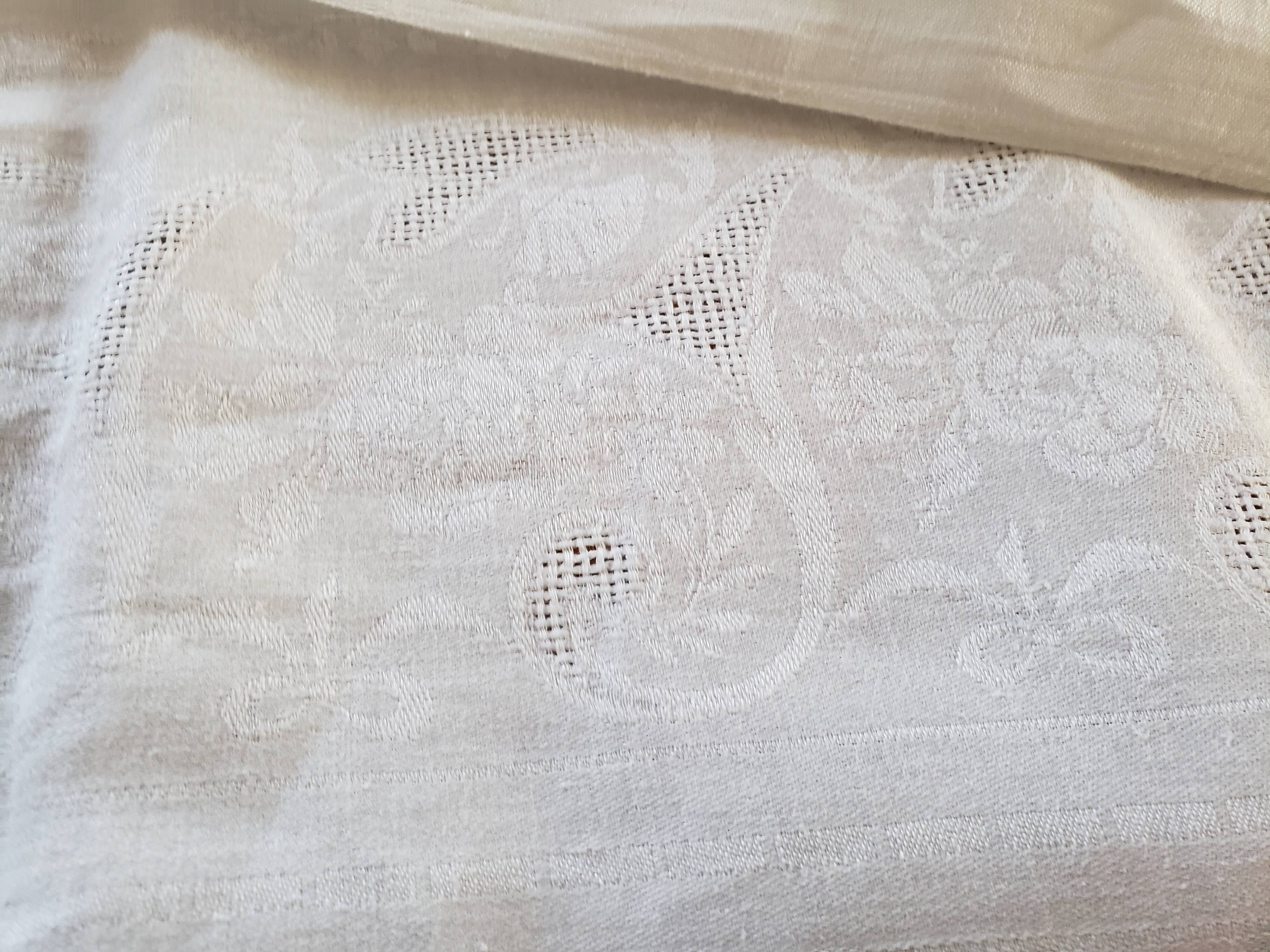 Nappe ancienne damassée + 12 serviettes