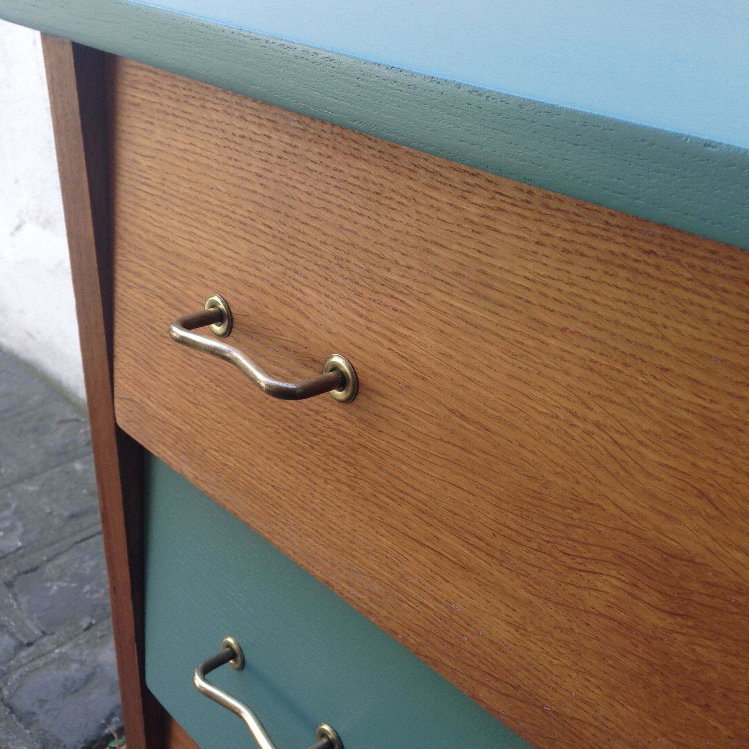 Two-tone dresser