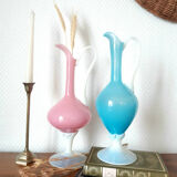 Paire d'aiguières en opaline rose et bleu