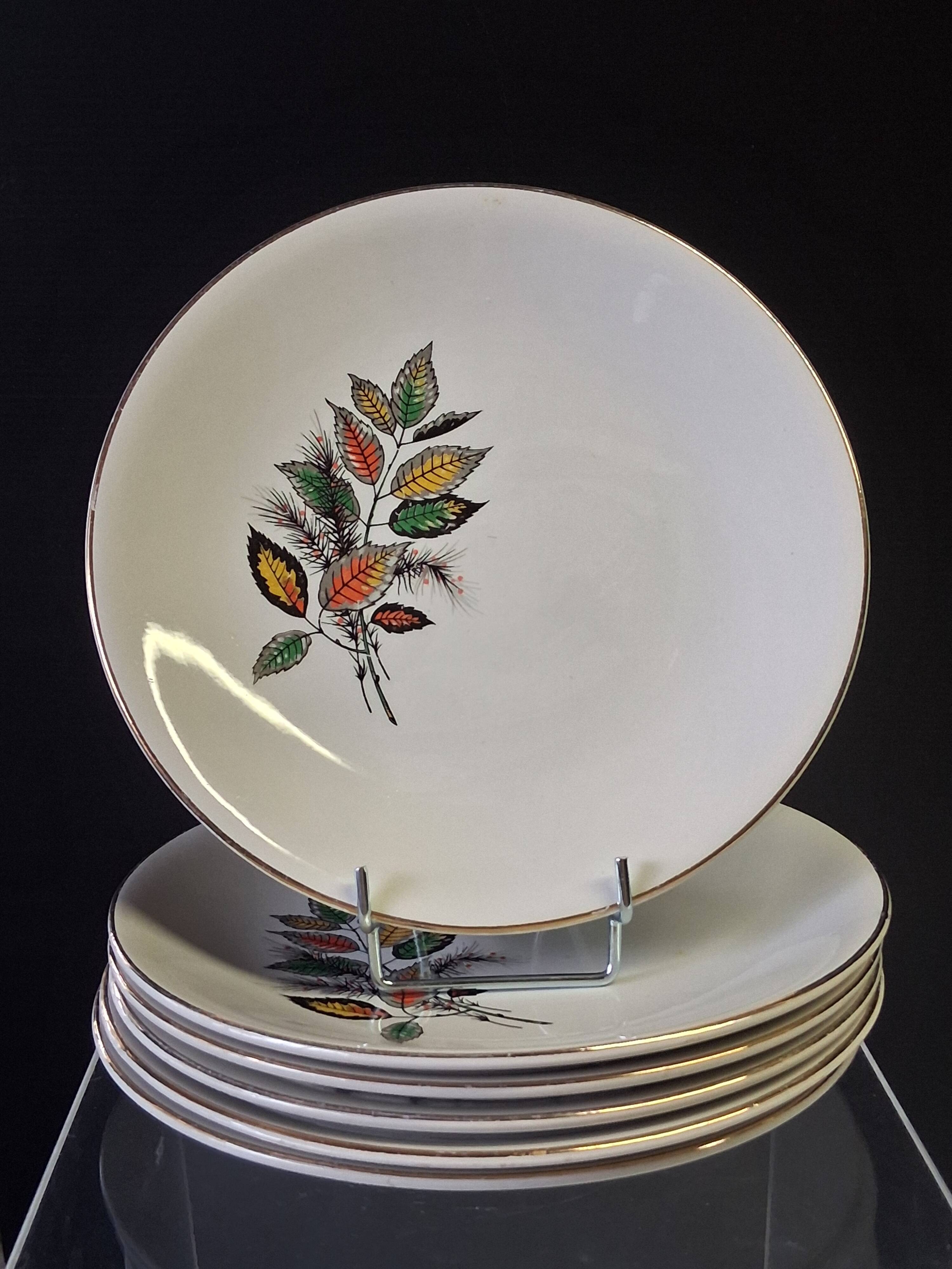 Set of 6 flat plates from Digoin Sarreguemines in good condition.