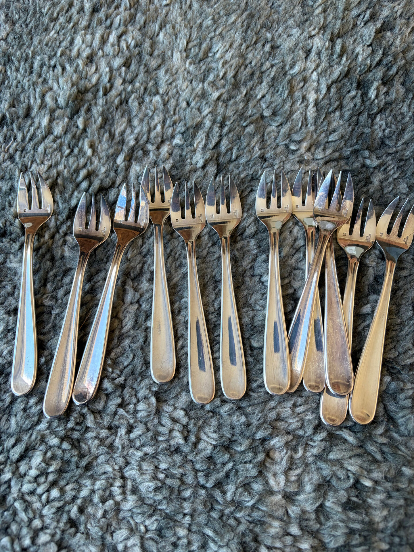 Box of 12 cake forks