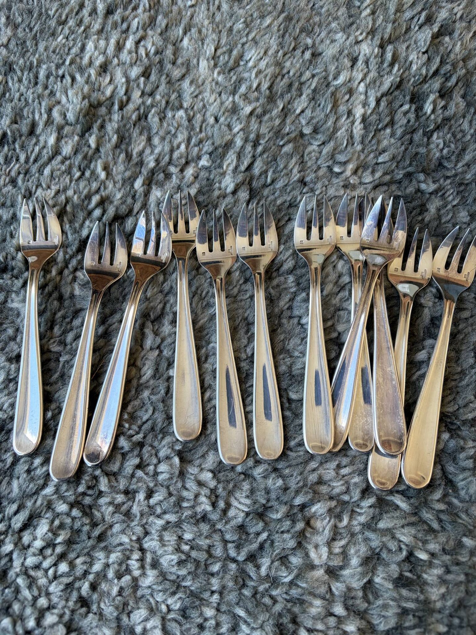 Box of 12 cake forks