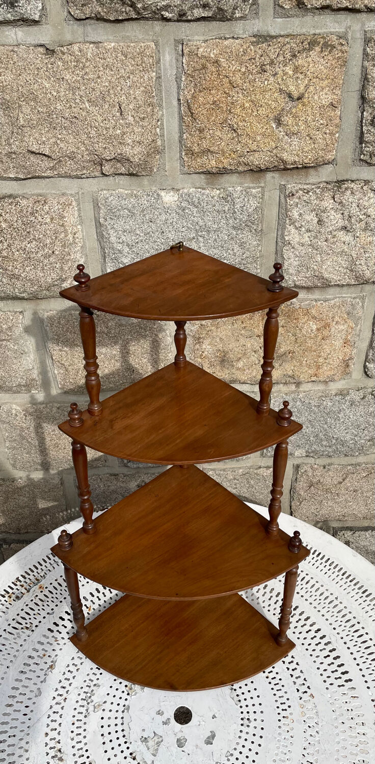 Unité d'angle française vintage en bois avec quatre étagères.