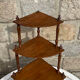 Unité d'angle française vintage en bois avec quatre étagères.