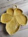 Grand plat feuille barbotine