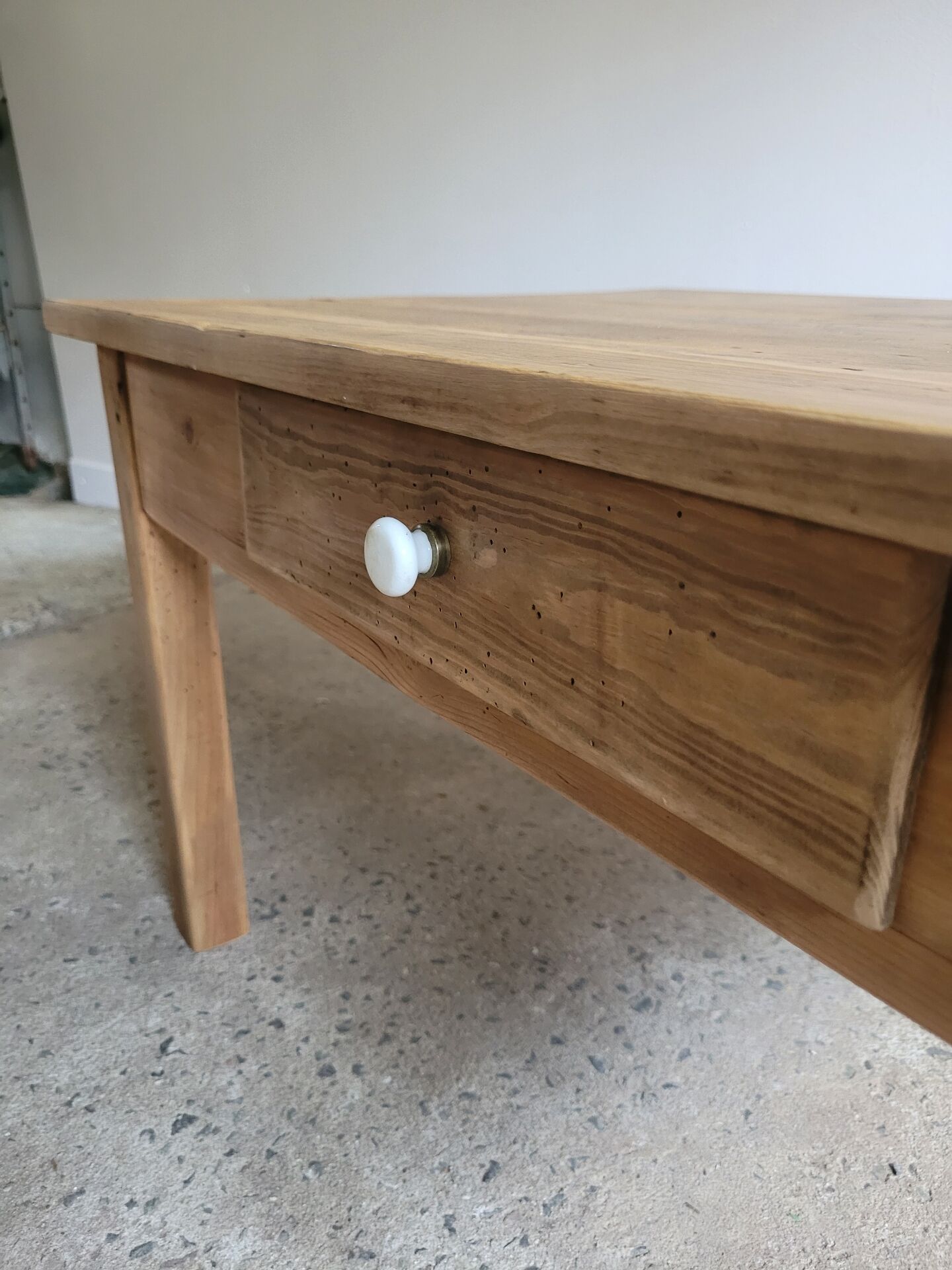 Table basse en bois massif