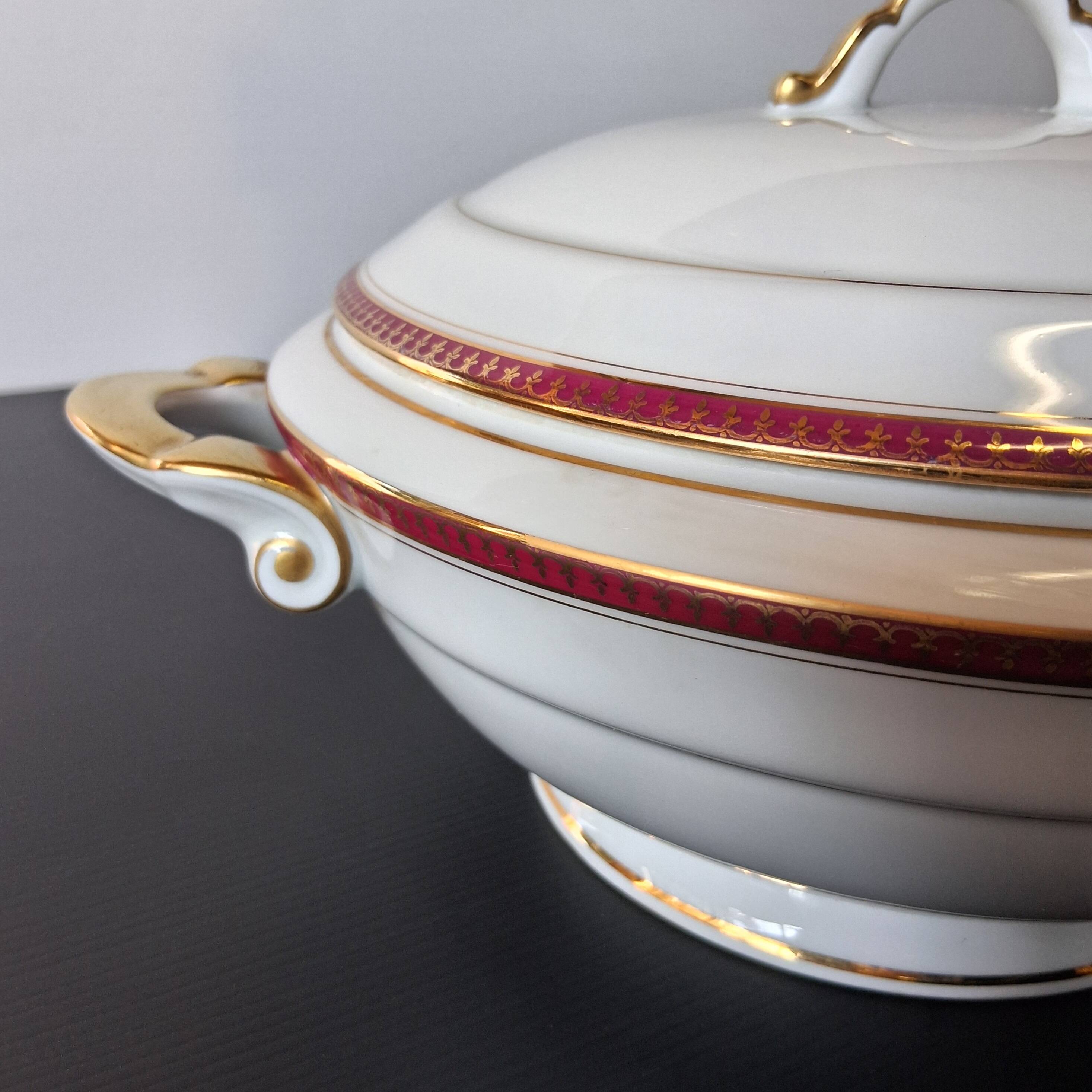 Soupière en porcelaine de chez Chastagner et Cie en très état