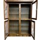 Vitrine vintage robuste en bois / armoire