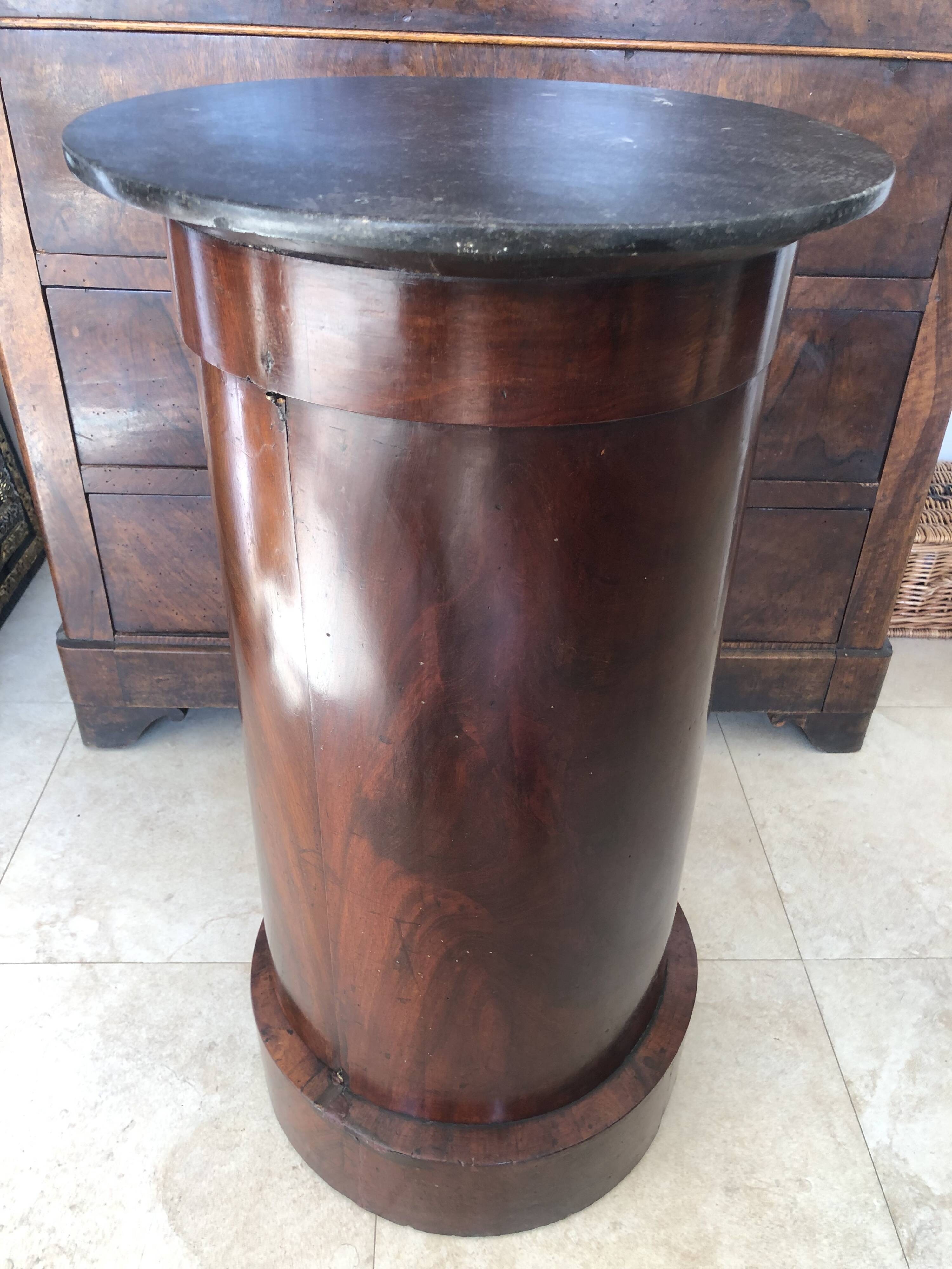 Somno empire period, flamed mahogany, anthracite Sainte-Anne marble