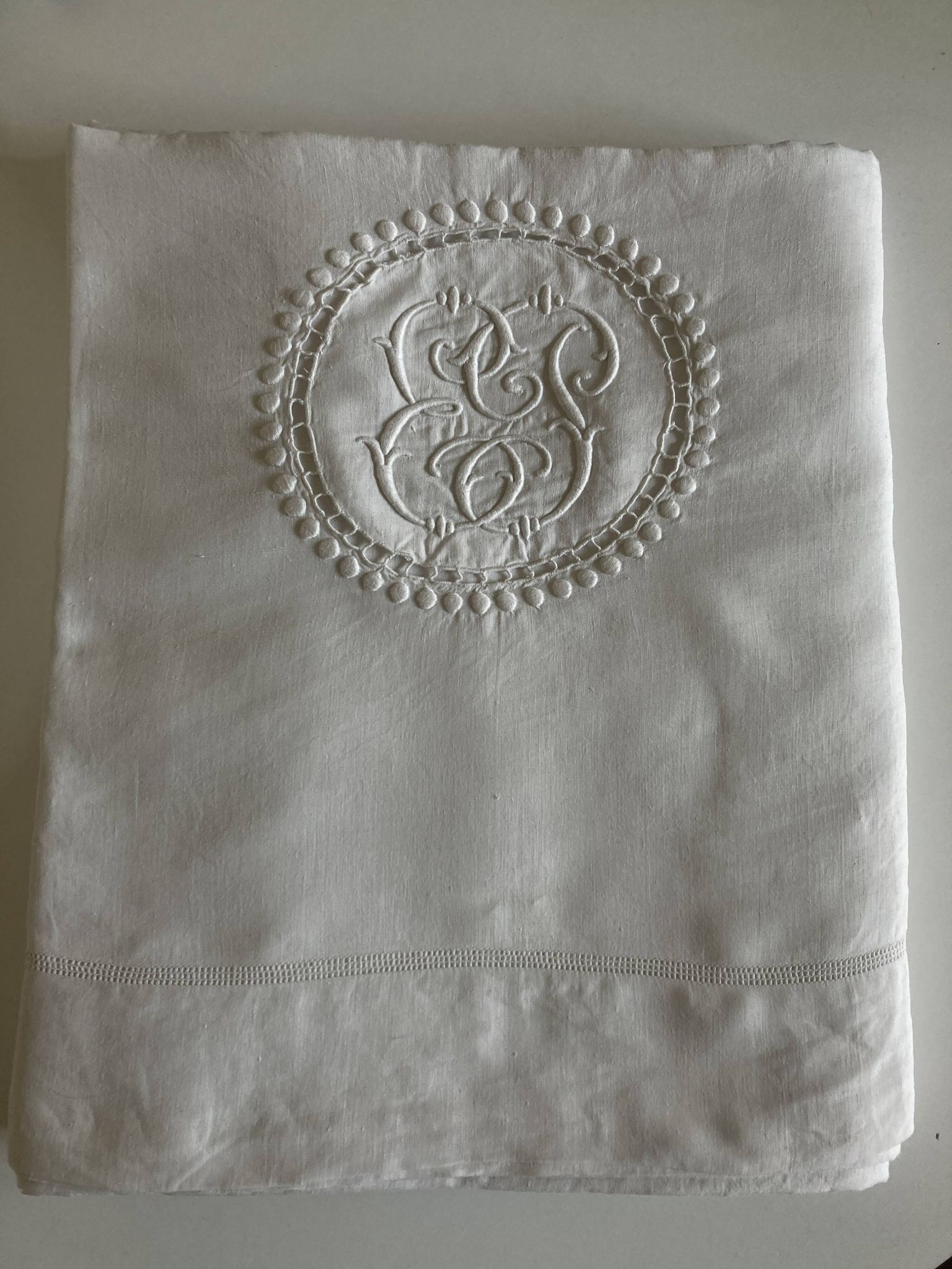 19th-century XXL linen fabric embroidered with polka dots, width 260cm.