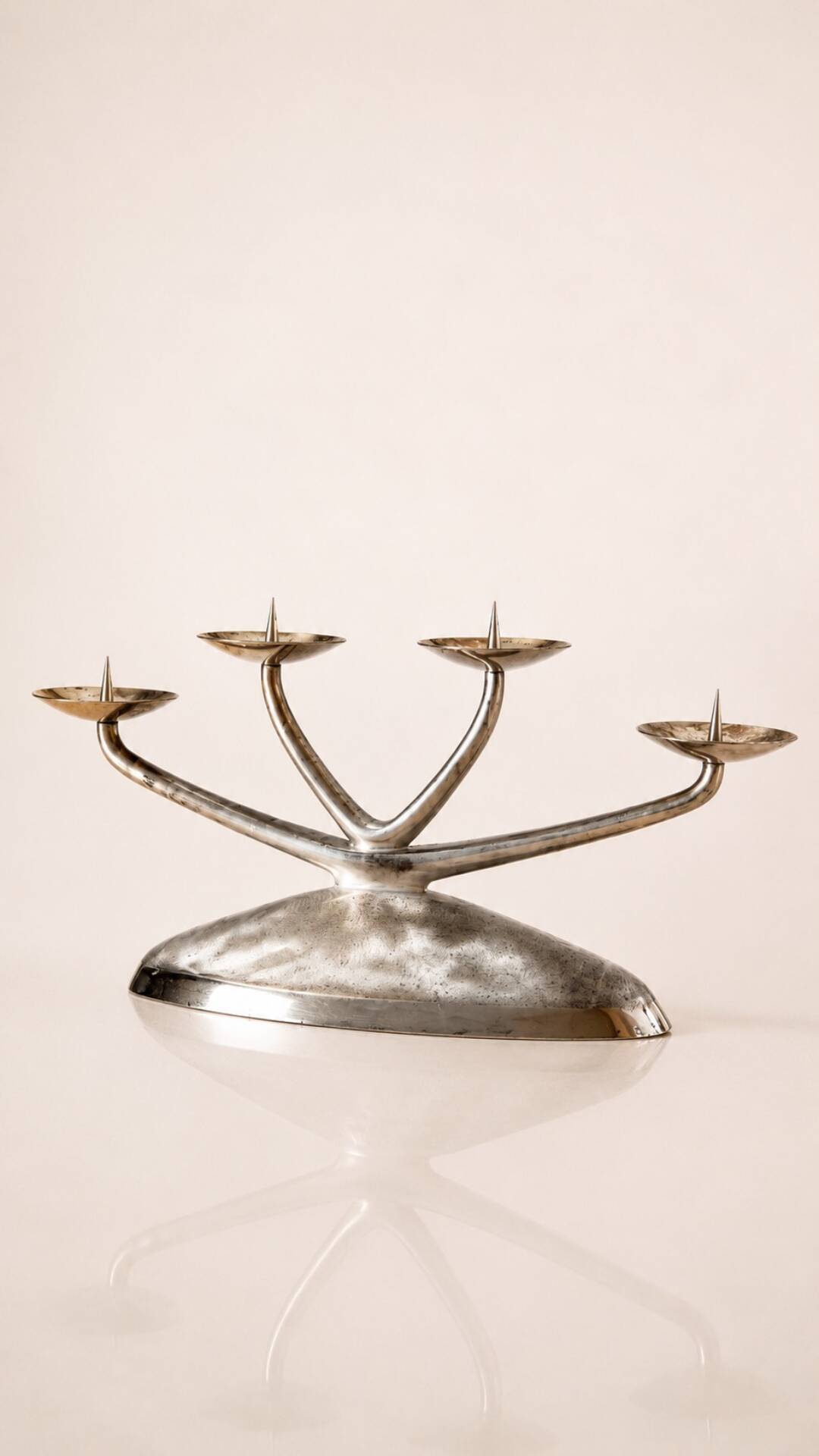 Elegant modernist WMF Ikora chandelier with 4 lights in silver-plated metal.