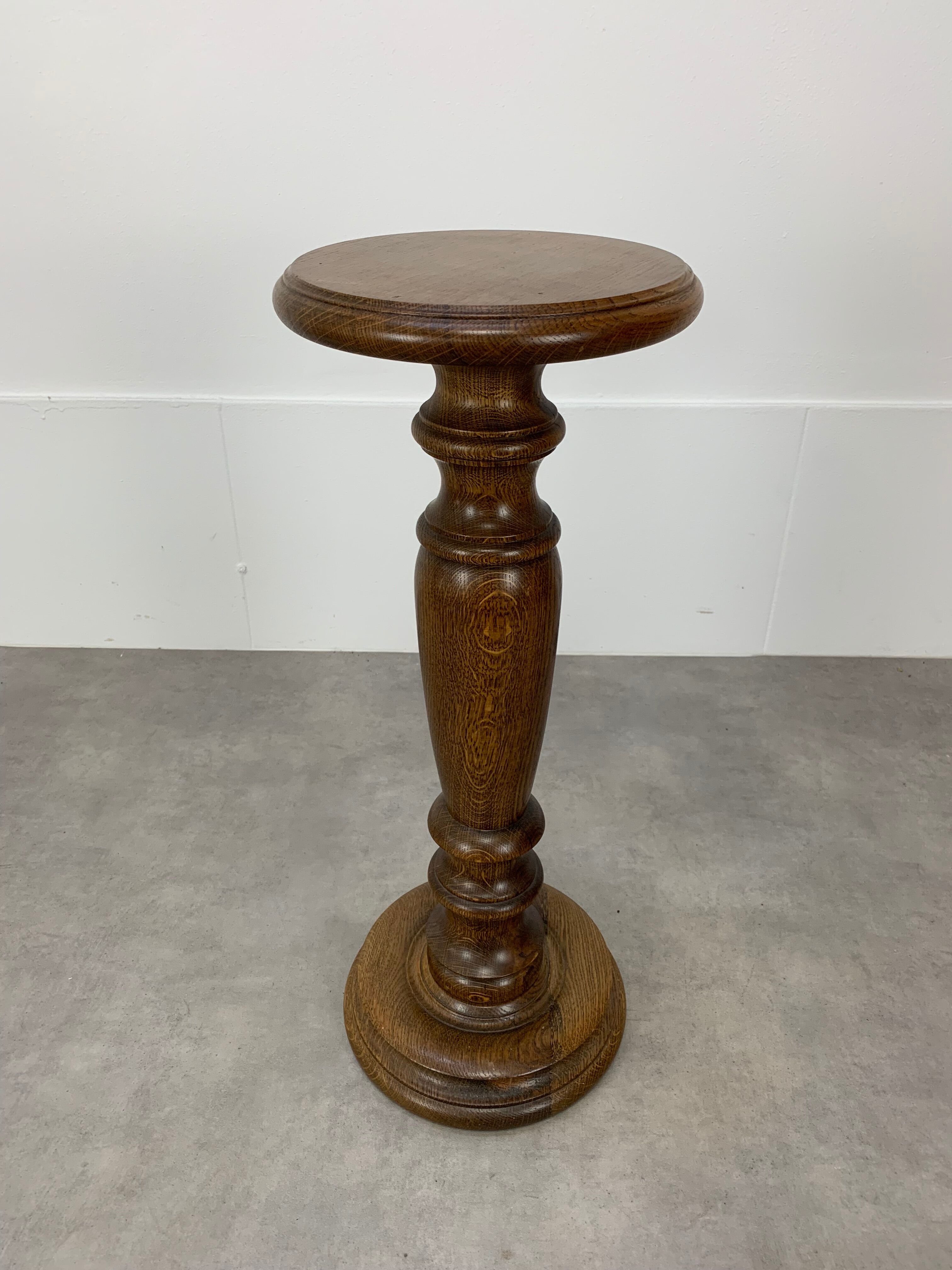 Turned wood pedestal column