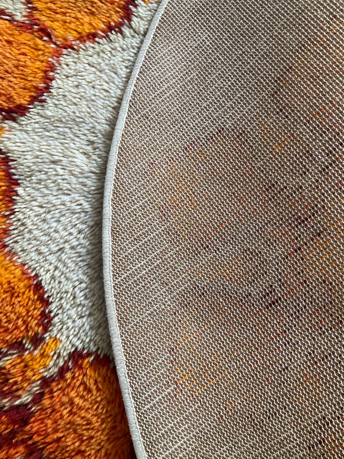Desso pure wool round rug from the 70s