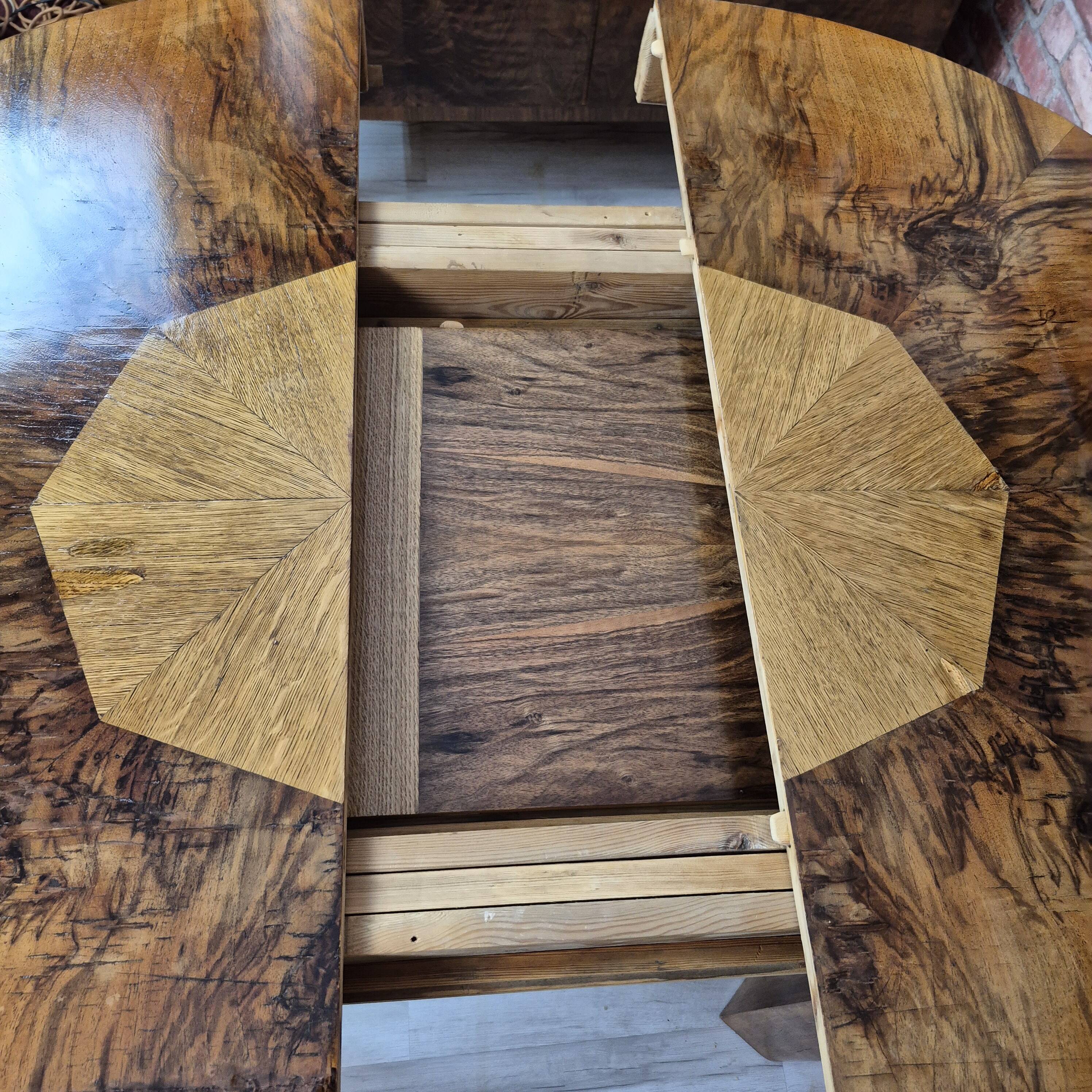 Authentic Art Deco Burl Walnut Round Extending Dining Table 1930s