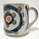 Dix mugs en grès émaillé décors bleu et ocre design années 80