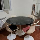 Table et chaises Tulipes Eero Saarinen