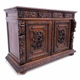 Commode sculptée, France, vers 1880.
