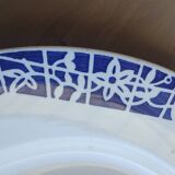 Set of 3 iron earth flat plates Faïencerie Niderviller. Blue and white “Art Deco” decor.