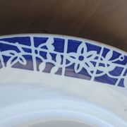 Set of 3 iron earth flat plates Faïencerie Niderviller. Blue and white “Art Deco” decor.