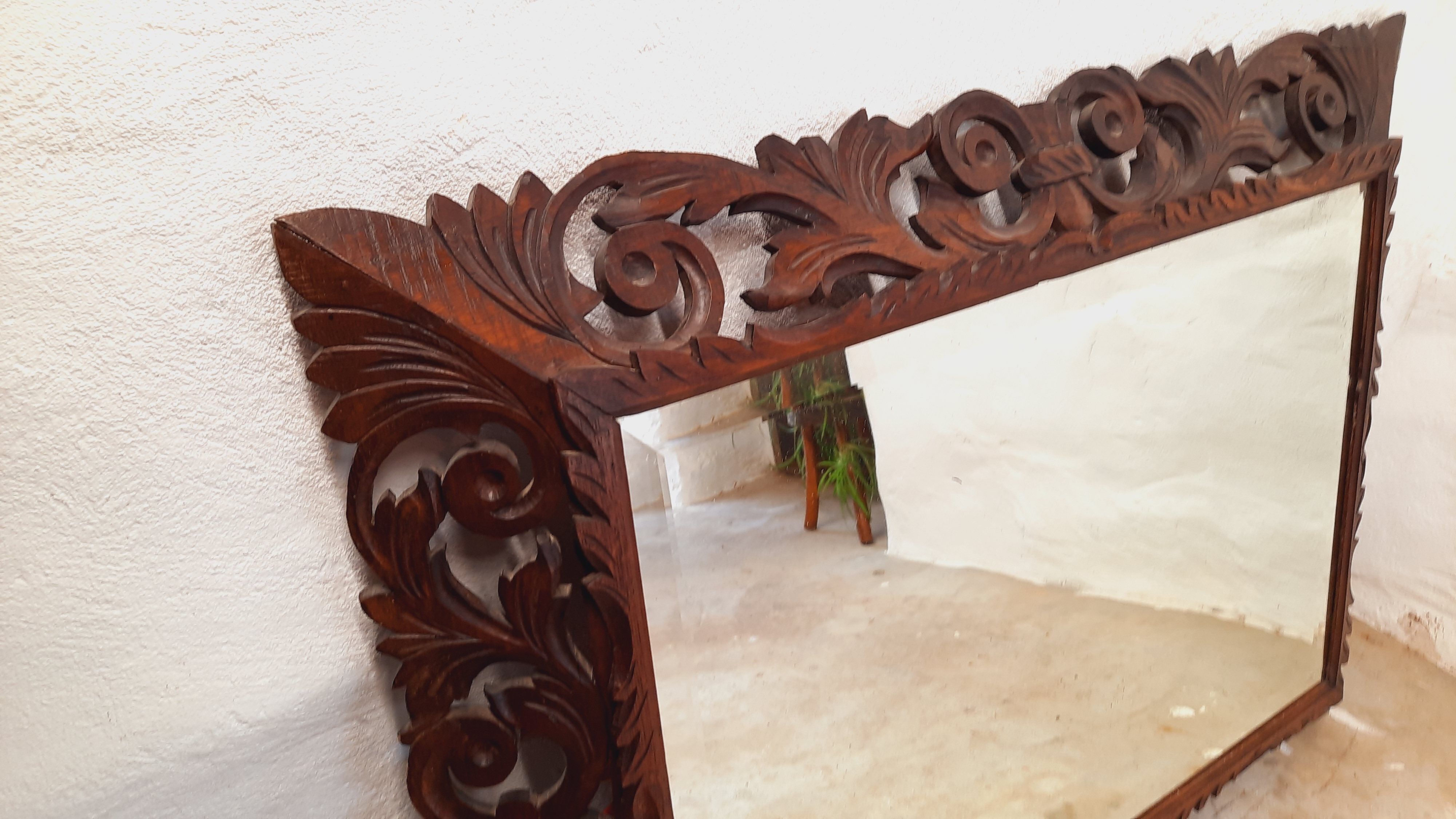 Beveled carved wood mirror 110x84cm
