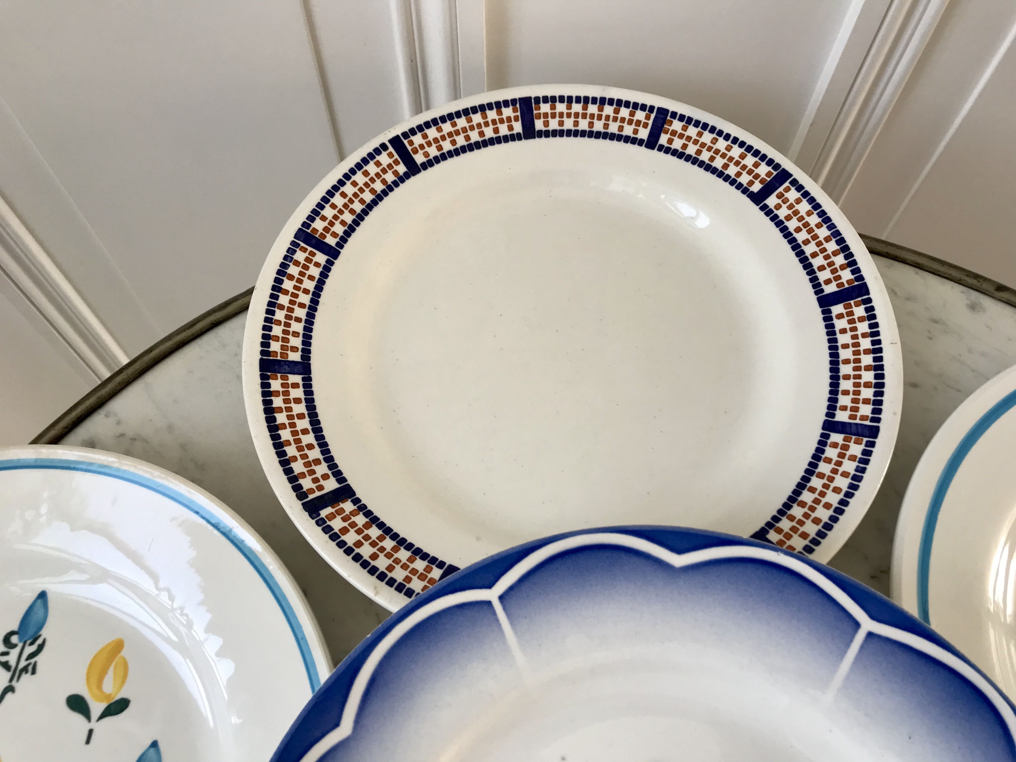 Set of 6 flat plates mismatched Digoin Sarreguemines