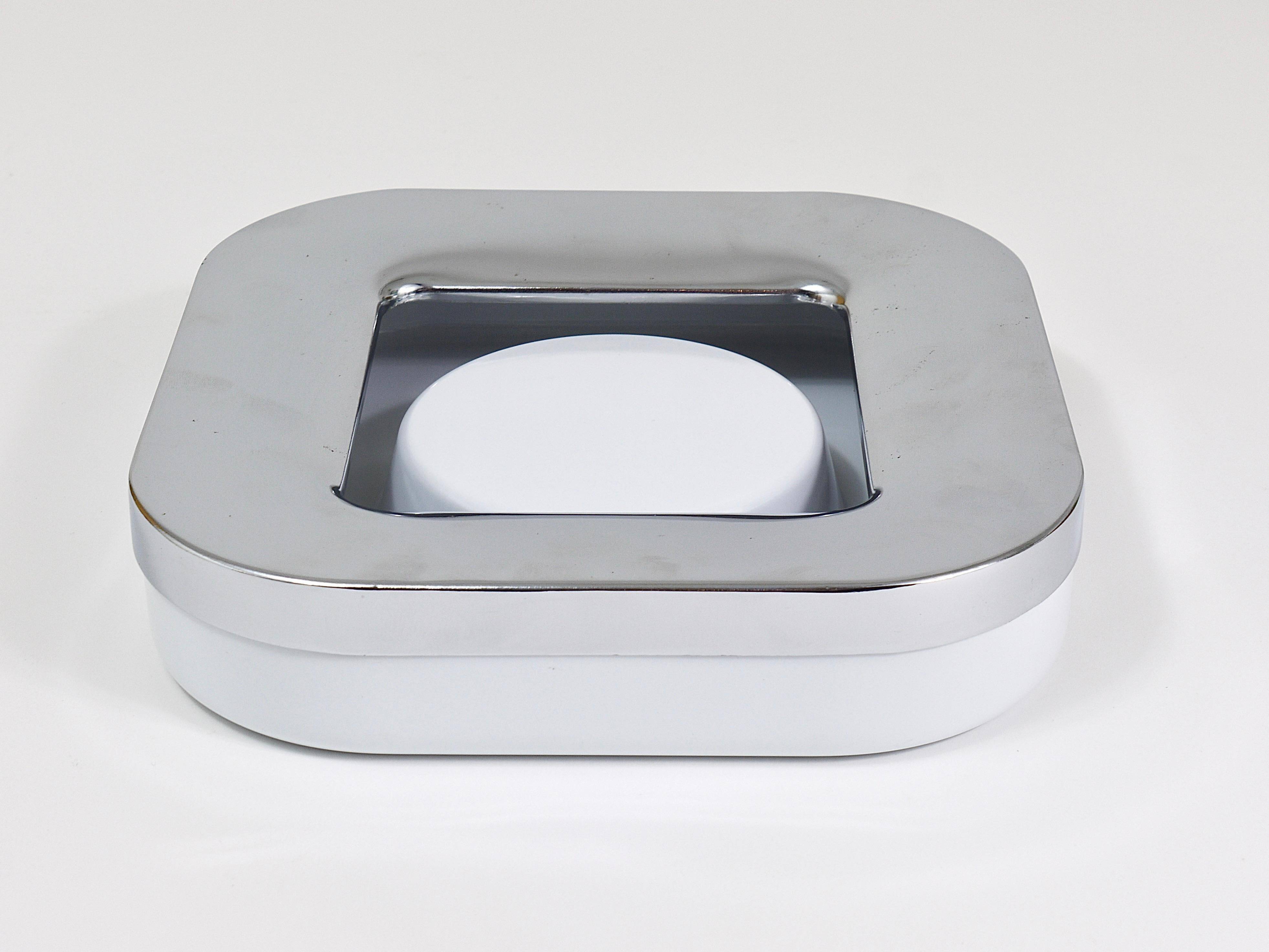 Square white ashtray Ico Parisi, chrome and melamine by Lamperti, Italy, 1970s.