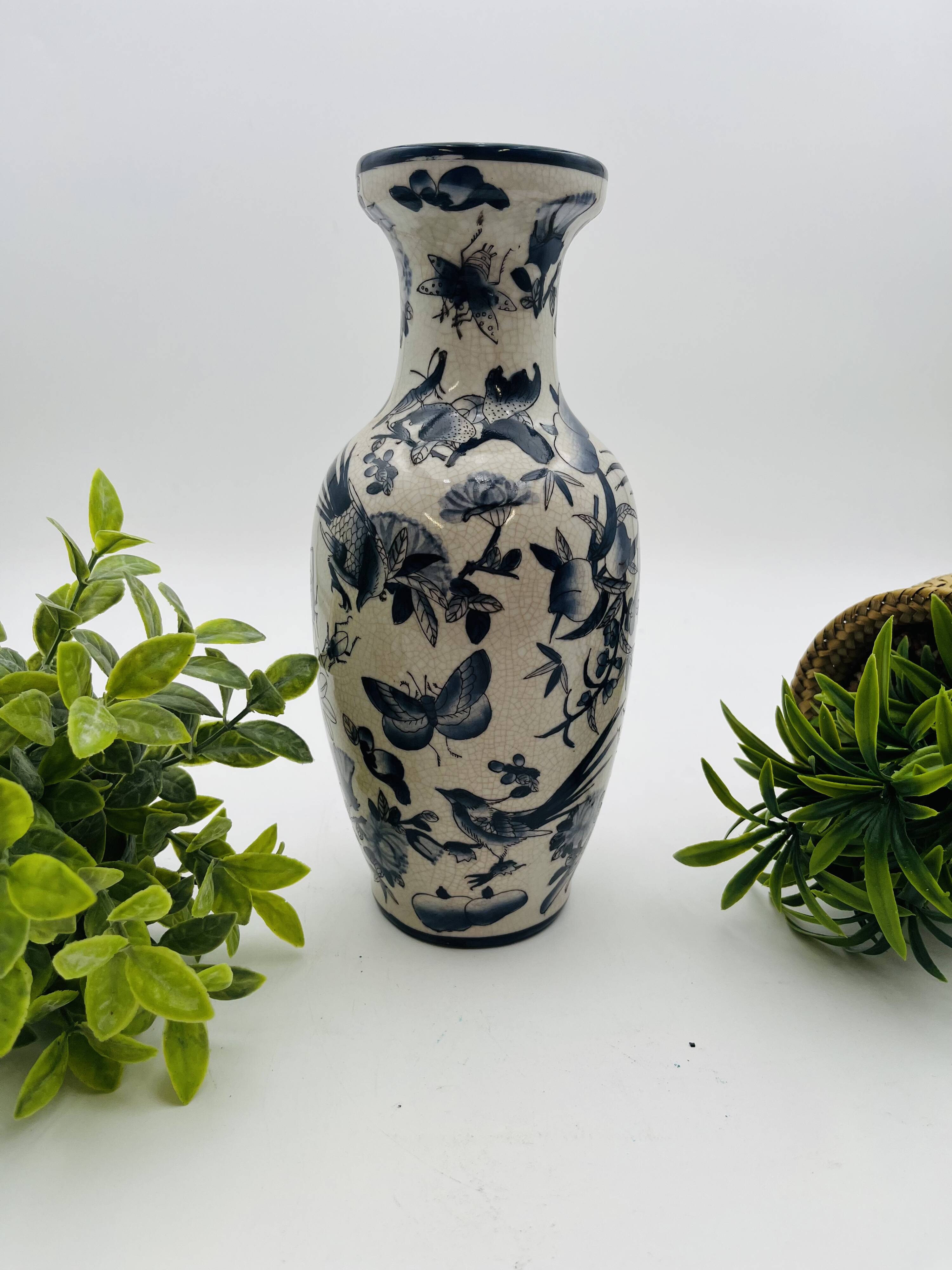 Antique Chinese porcelain vase – blue and white decoration