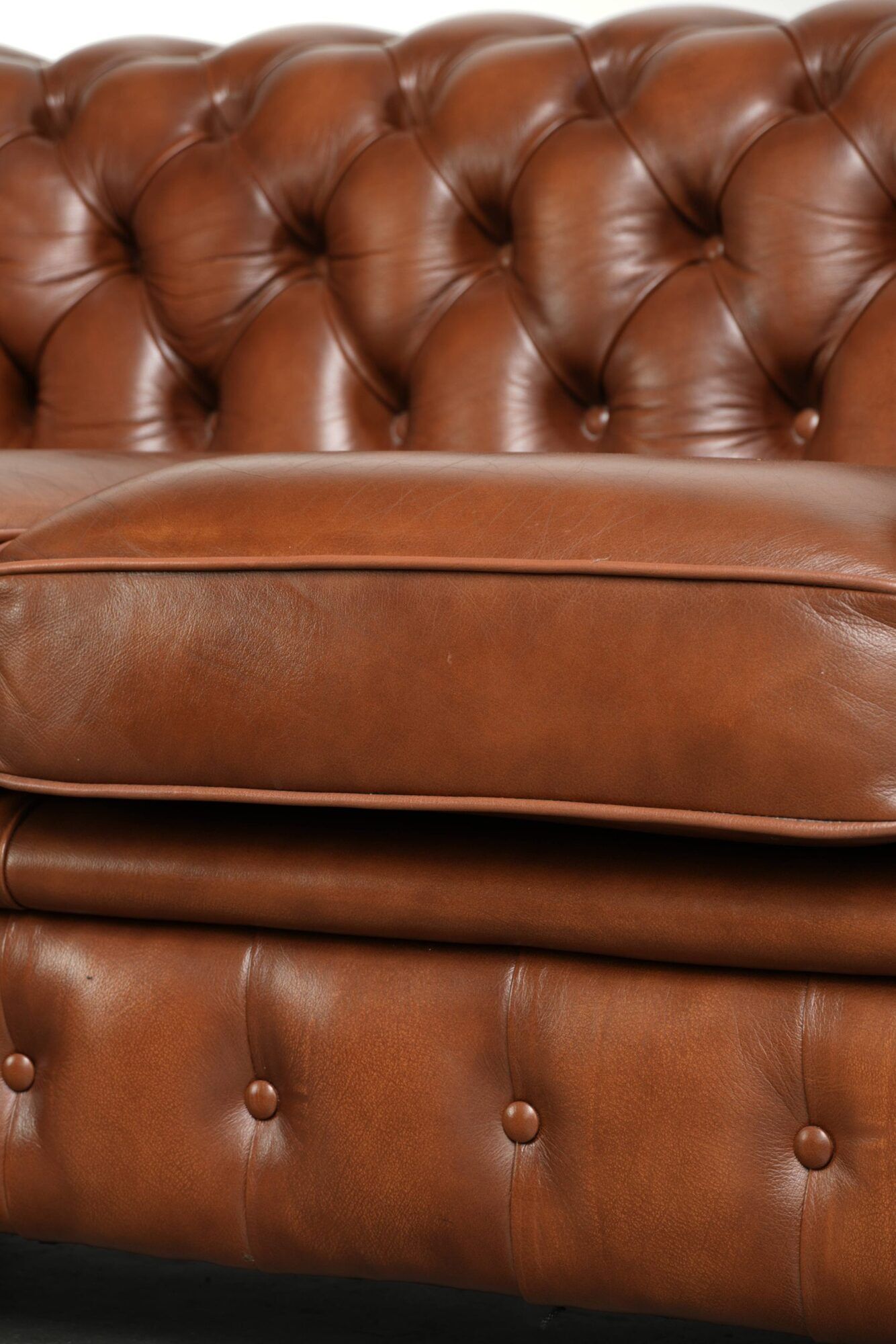 Very spacious 2-seater Chesterfield sofa in cow leather in a English look