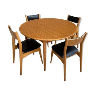 Table and its 4 Scandinavian chairs