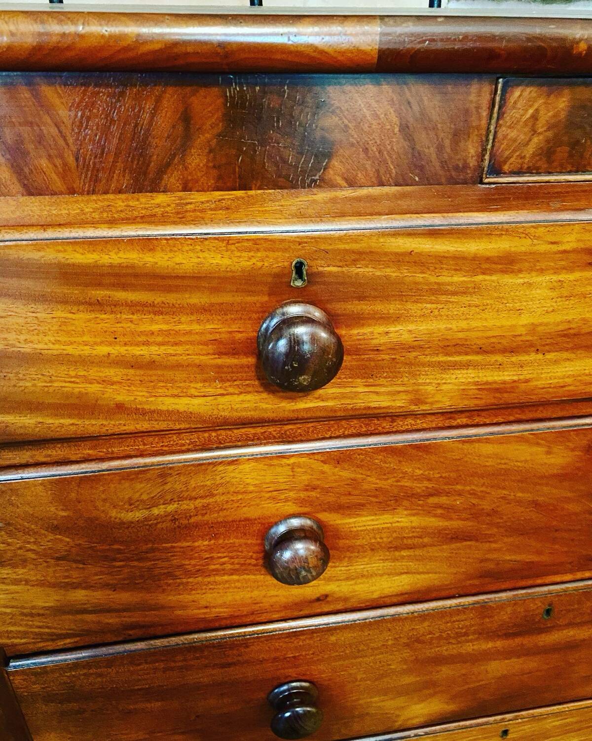 Vintage English chest of drawers