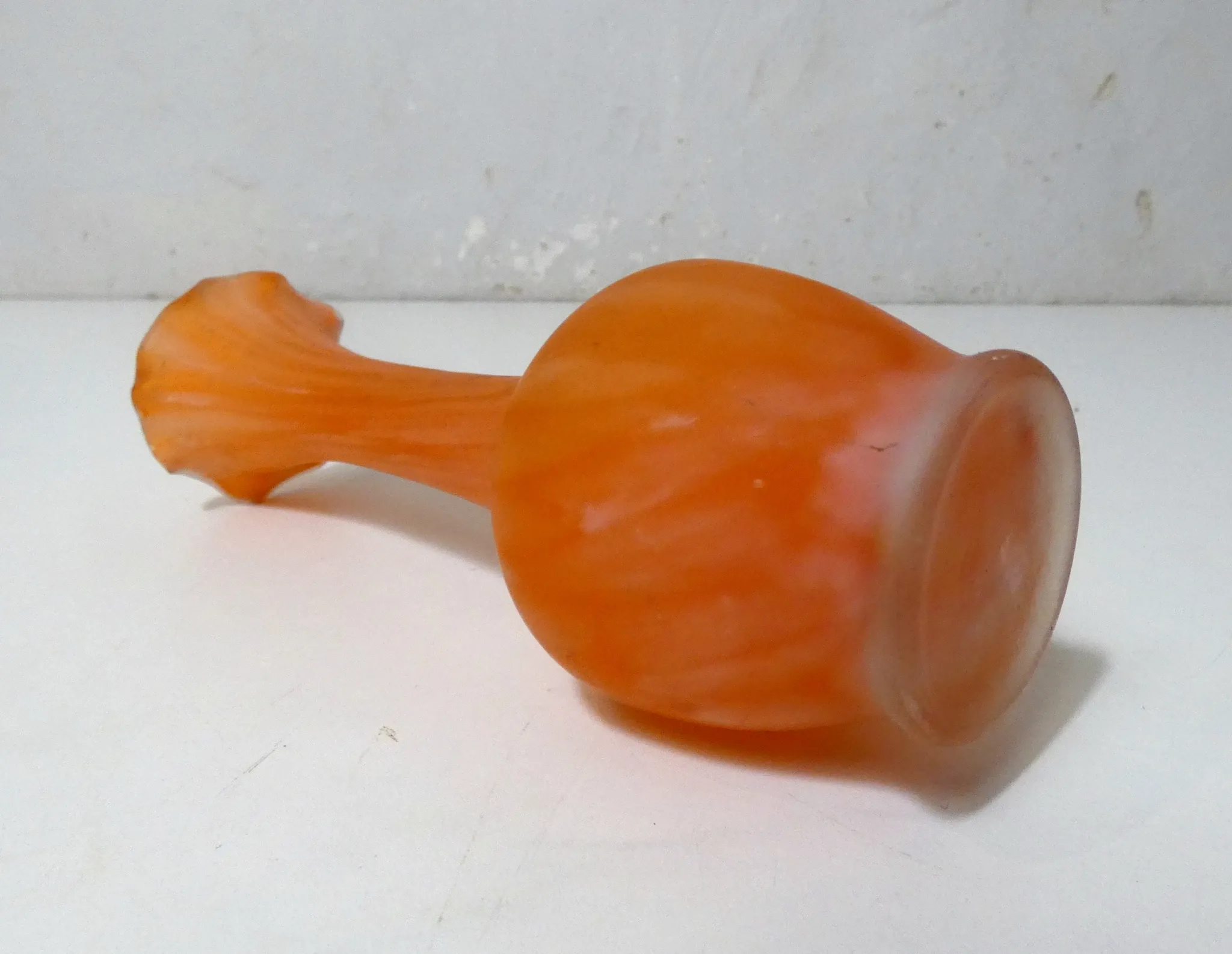 vase orange en pate de verre