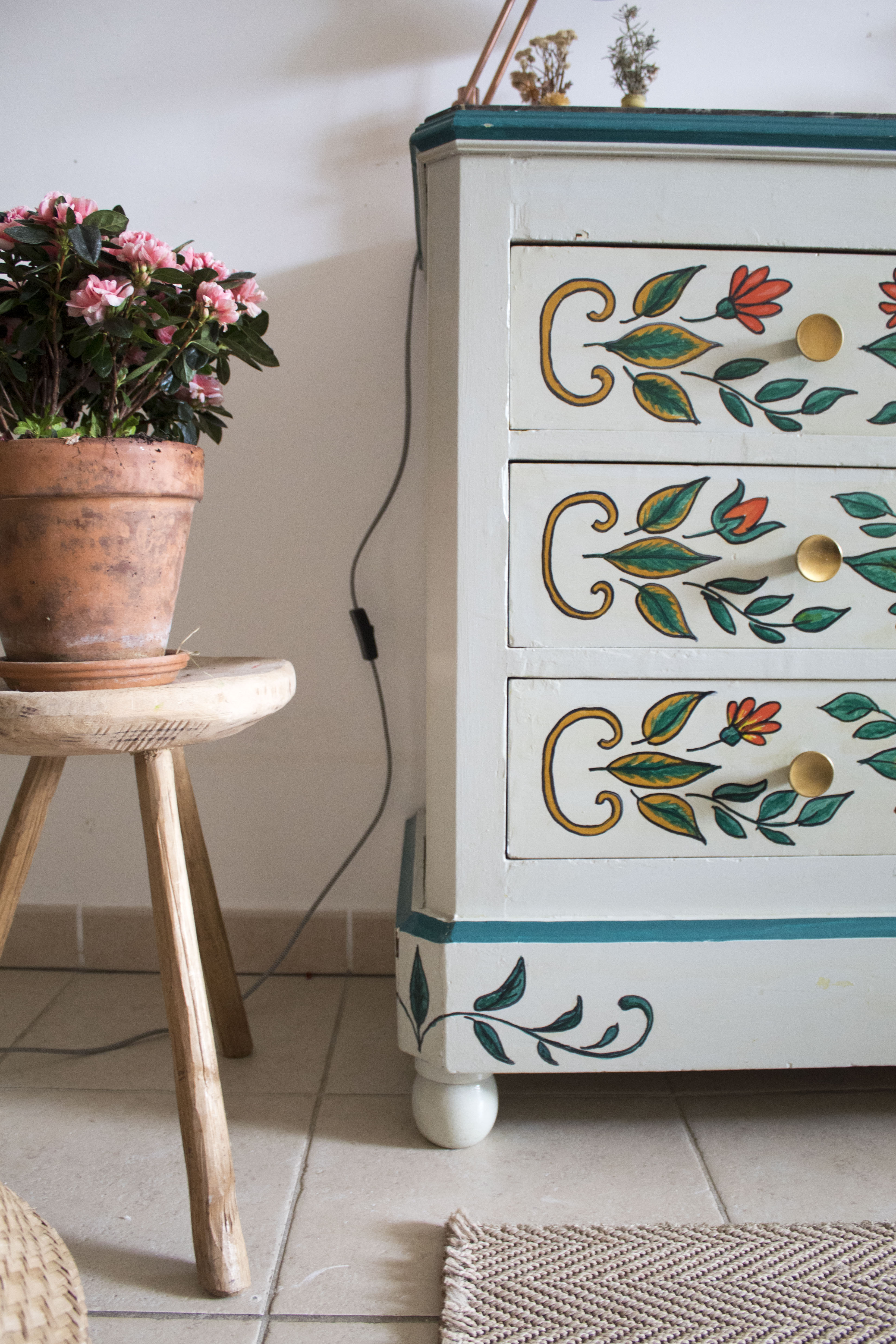 Solid wood chest of drawers