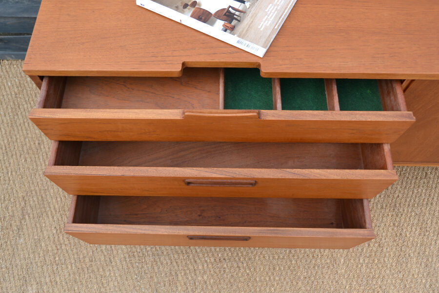 Minimalist enfilade by Nathan * 184 cm