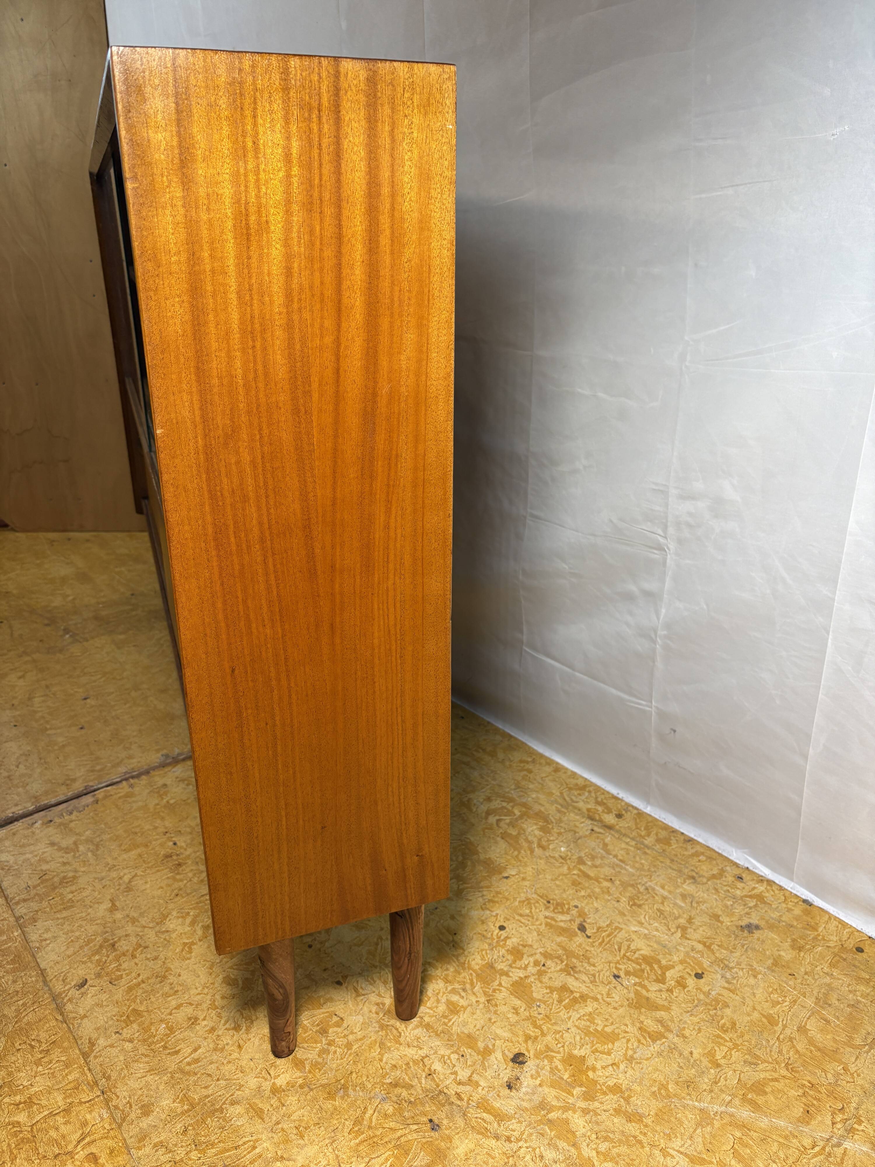 Bibliothèque vintage rétro en teck style milieu du siècle par Herbert E. Gibbs 1960 Slim •