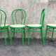Lot de quatre chaises bistrot en métal laqué vert
