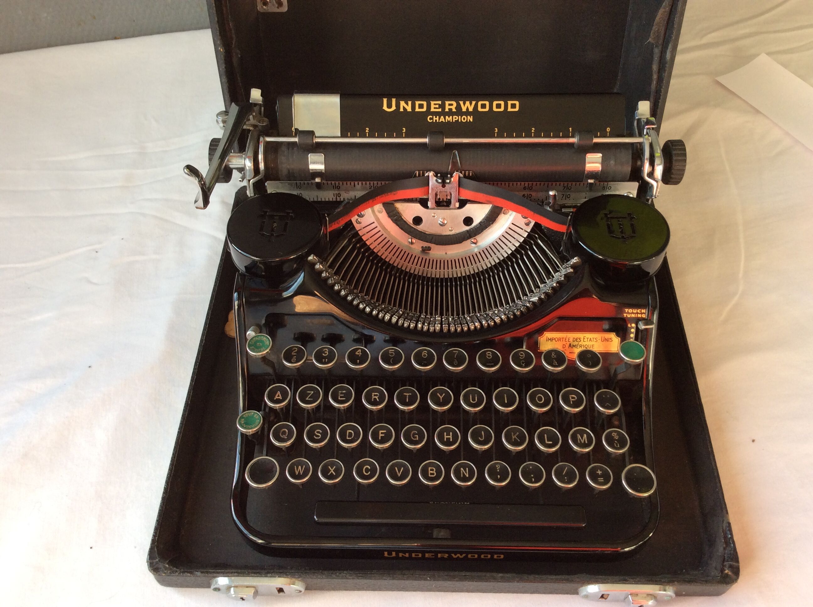 Old Underwood portable Champion/Typewriter typewriter from 1935.