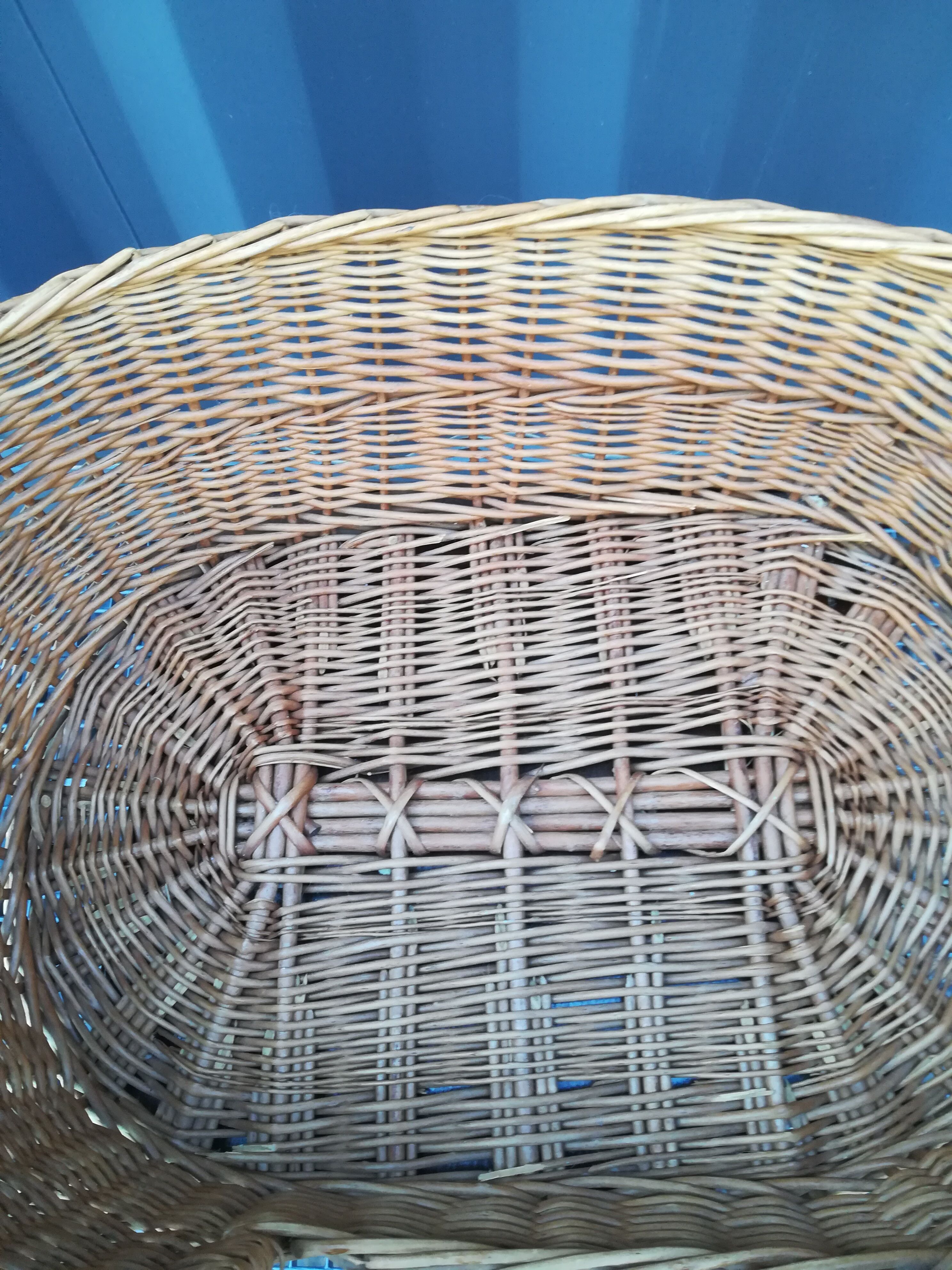 Wicker pet basket