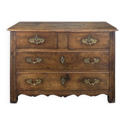 Commode en noyer massif époque XVIIIème